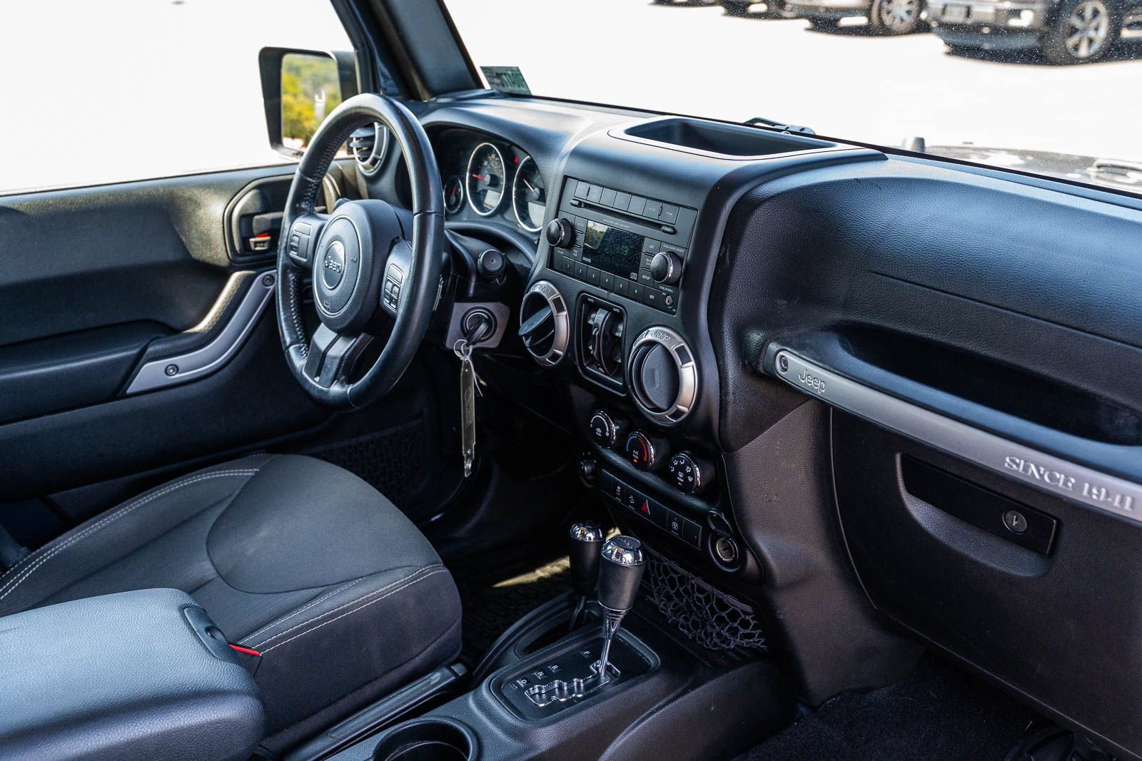 Used 2017 Jeep Wrangler Unlimited Sahara AWD/4WD image 12