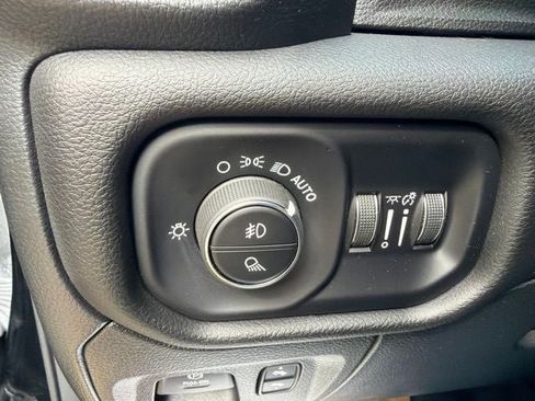 Used 2023 RAM 1500 Laramie AWD/4WD image 18