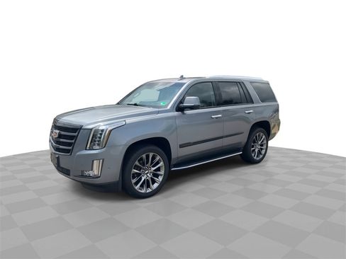 Certified 2020 Cadillac Escalade Luxury w/ Escalade Sport Edition image 4