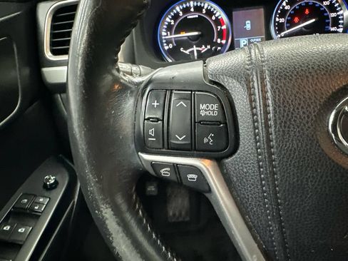 Used 2015 Toyota Highlander Plus FWD image 26