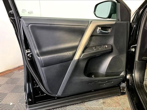 Used 2017 Toyota RAV4 XLE image 21