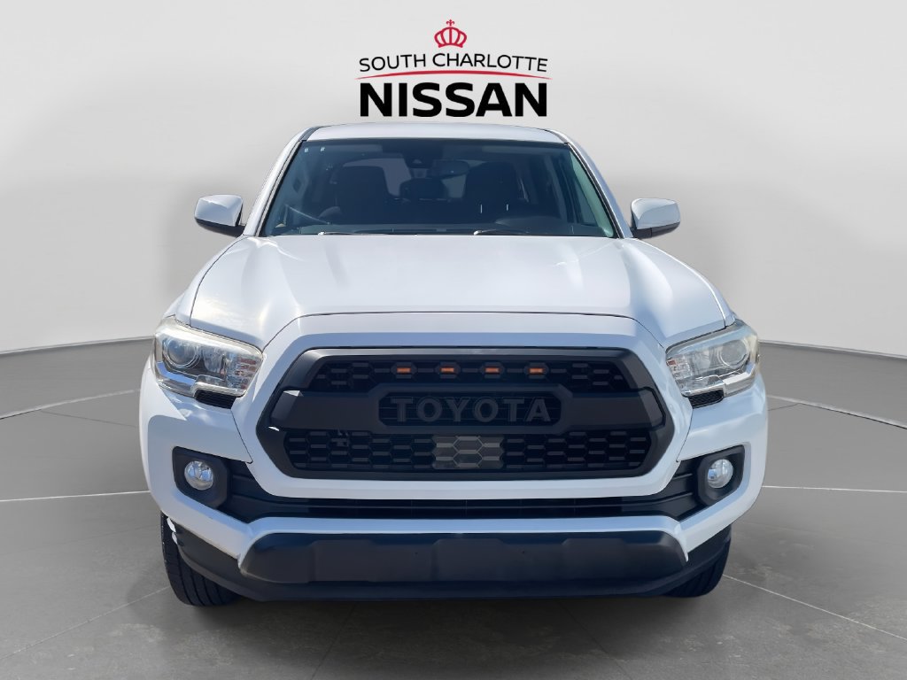 Used 2018 Toyota Tacoma SR5 RWD image 2