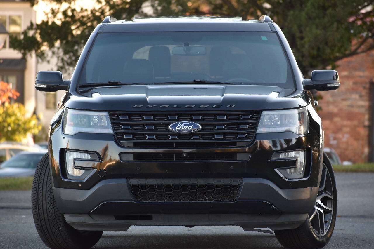 Used 2016 Ford Explorer Sport w/ Equipment Group 401A AWD/4WD image 3