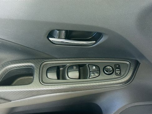 Used 2021 Nissan Versa SV image 24