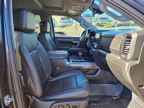 Used 2022 Chevrolet Silverado 1500 LTZ AWD/4WD image 10