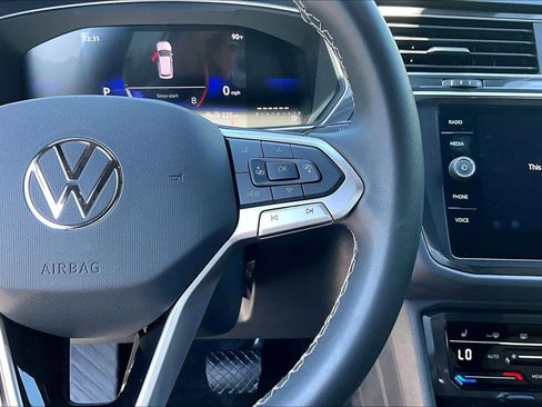 Used 2024 Volkswagen Tiguan SE image 27