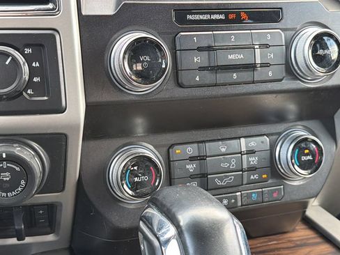Used 2020 Ford F150 Lariat w/ Equipment Group 502A Luxury AWD/4WD image 14