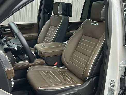 Used 2025 GMC Yukon XL Denali Ultimate image 19