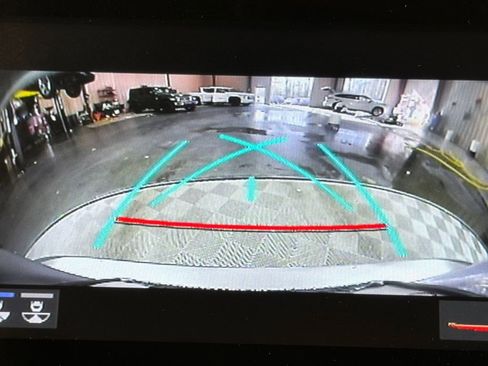 Used 2023 Toyota Camry SE image 29