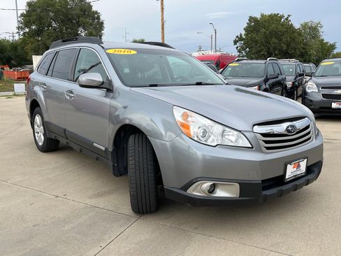 Used 2010 Subaru Outback 2.5i Premium image 3