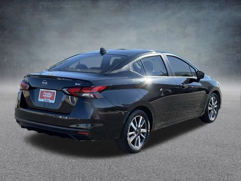 Used 2023 Nissan Versa SV image 3