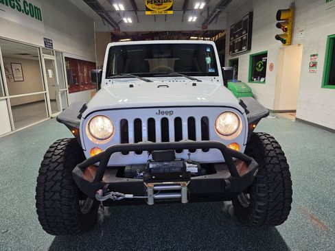 Used 2018 Jeep Wrangler Unlimited Sport w/ Connectivity Group AWD/4WD image 3