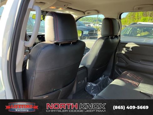 Used 2025 Nissan Frontier SV w/ SV Convenience Package image 8