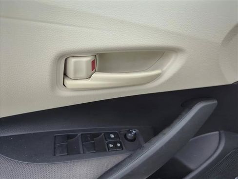 Used 2022 Toyota Corolla LE FWD image 9