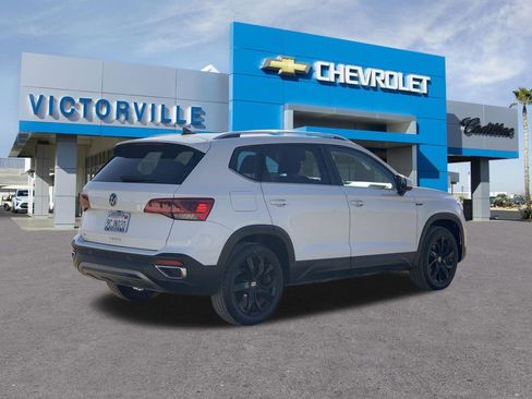 Used 2022 Volkswagen Taos SE image 4