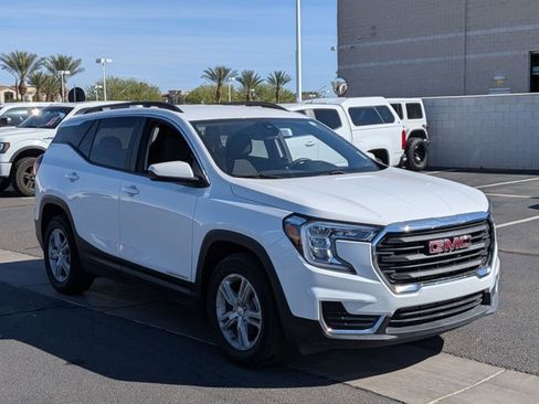 Used 2023 GMC Terrain SLE w/ Driver Convenience Package image 3