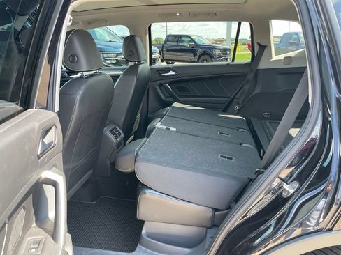 Used 2022 Volkswagen Tiguan SE w/ Panoramic Sunroof Package AWD/4WD image 45