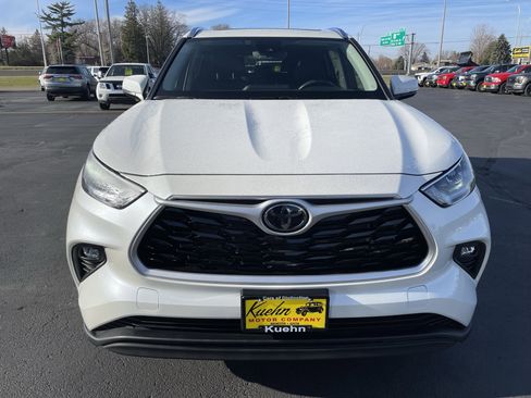 Used 2021 Toyota Highlander XLE image 3