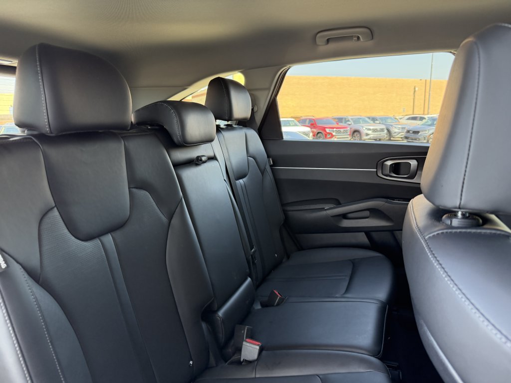 Used 2025 Kia Sorento S FWD image 40