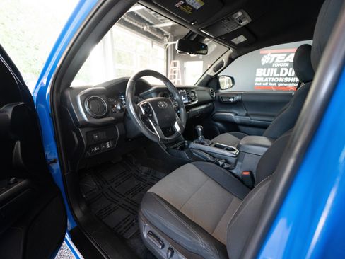 Used 2021 Toyota Tacoma TRD Sport AWD/4WD image 8