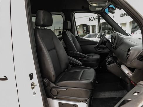 Used 2023 Mercedes-Benz Sprinter 2500 image 27