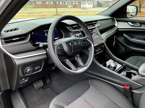 Used 2025 Jeep Grand Cherokee L Laredo w/ Luxury Tech Group I image 13