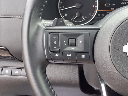 Used 2025 Nissan Pathfinder SV FWD image 16