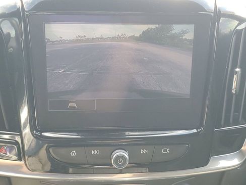 Used 2023 Chevrolet Traverse LT image 30