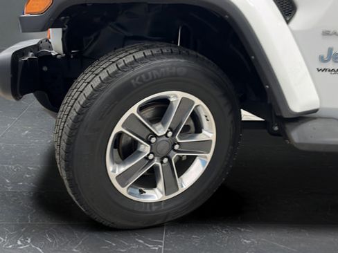 Used 2022 Jeep Wrangler Unlimited Sahara w/ Cold Weather Group AWD/4WD image 37