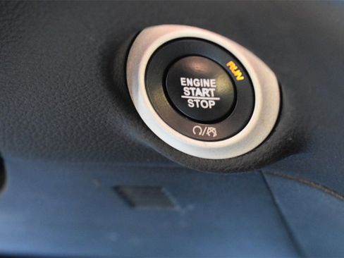 Used 2021 Chrysler Pacifica Pinnacle image 36