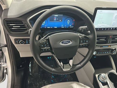 Used 2023 Ford Escape Platinum w/ Premium Technology Package image 8