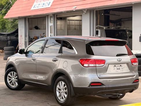 Used 2016 Kia Sorento L FWD image 4