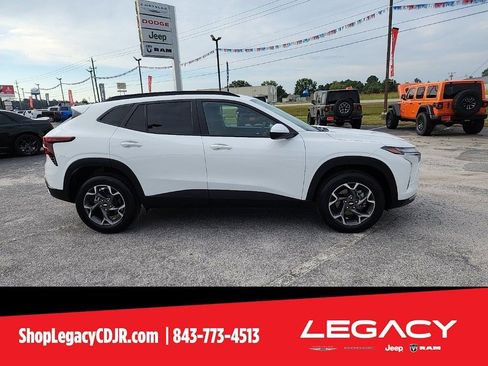 Used 2024 Chevrolet Trax LT image 6