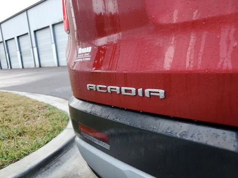 Used 2023 GMC Acadia SLT image 7