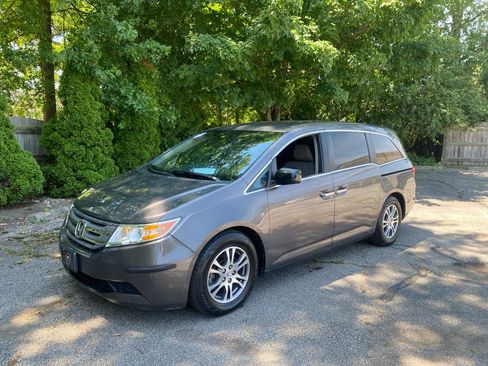 Used 2013 Honda Odyssey EX image 1