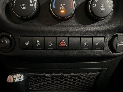 Used 2015 Jeep Wrangler Unlimited Sahara AWD/4WD image 27