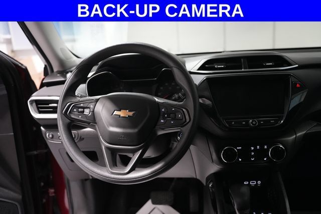 Used 2023 Chevrolet TrailBlazer LT w/ Convenience Package AWD/4WD image 2