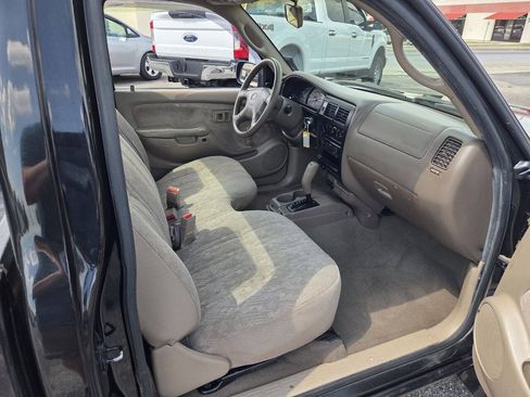 Used 2004 Toyota Tacoma 2WD Regular Cab image 11