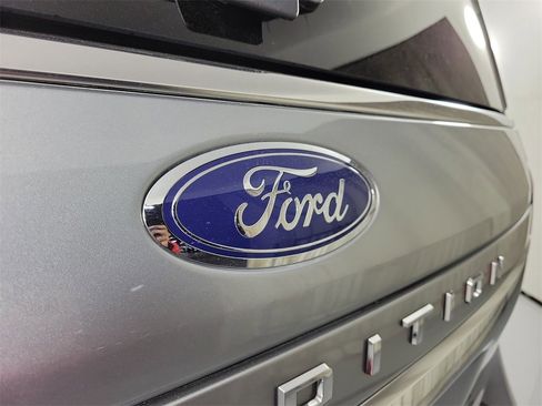 Used 2023 Ford Expedition Limited image 5