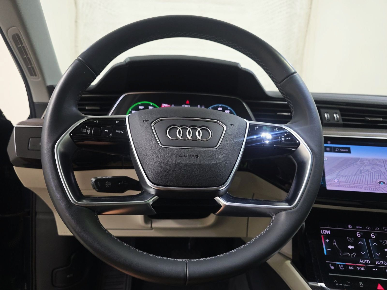 Used 2024 Audi Q8 e-tron Premium Plus w/ Premium Plus Package AWD/4WD image 9
