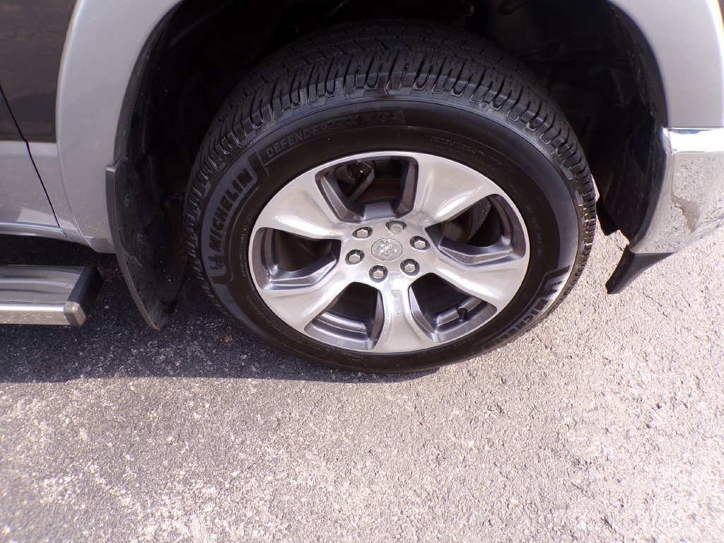 Used 2020 RAM 1500 Laramie AWD/4WD image 5