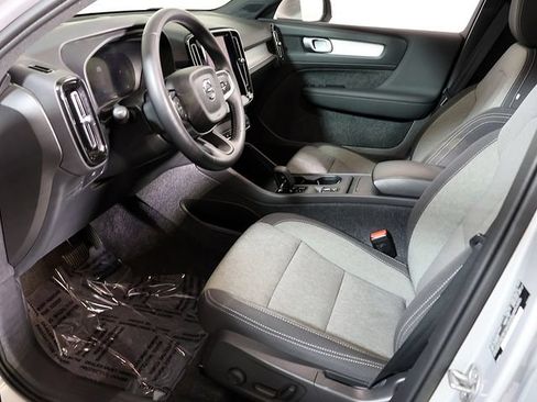 Used 2025 Volvo XC40 B5 Core AWD/4WD image 12