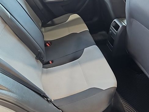 Used 2017 Volkswagen Jetta S image 17