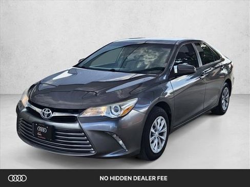 Used 2017 Toyota Camry LE FWD image 1