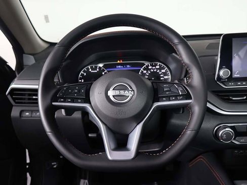 Used 2025 Nissan Altima 2.5 SR image 34