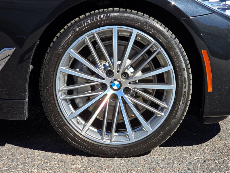 Used 2019 BMW 540i w/ Convenience Package RWD image 36