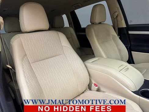 Used 2017 Toyota Highlander Plus AWD/4WD image 22