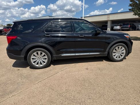 Used 2022 Ford Explorer Limited w/ Equipment Group 301A RWD image 8