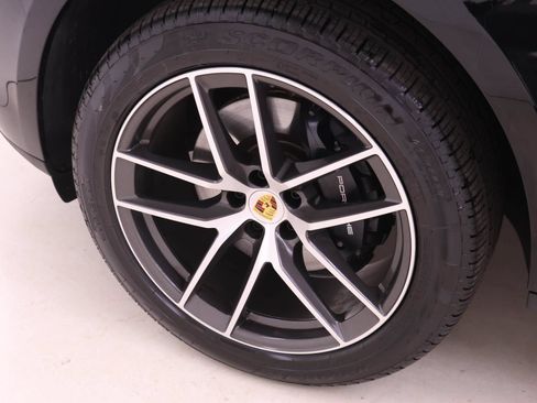 Used 2026 Porsche Macan AWD/4WD image 14