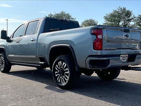 Used 2024 Chevrolet Silverado 2500 High Country w/ High Country Premium Package AWD/4WD image 5